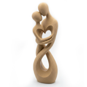 Figura de Pareja Abrazada